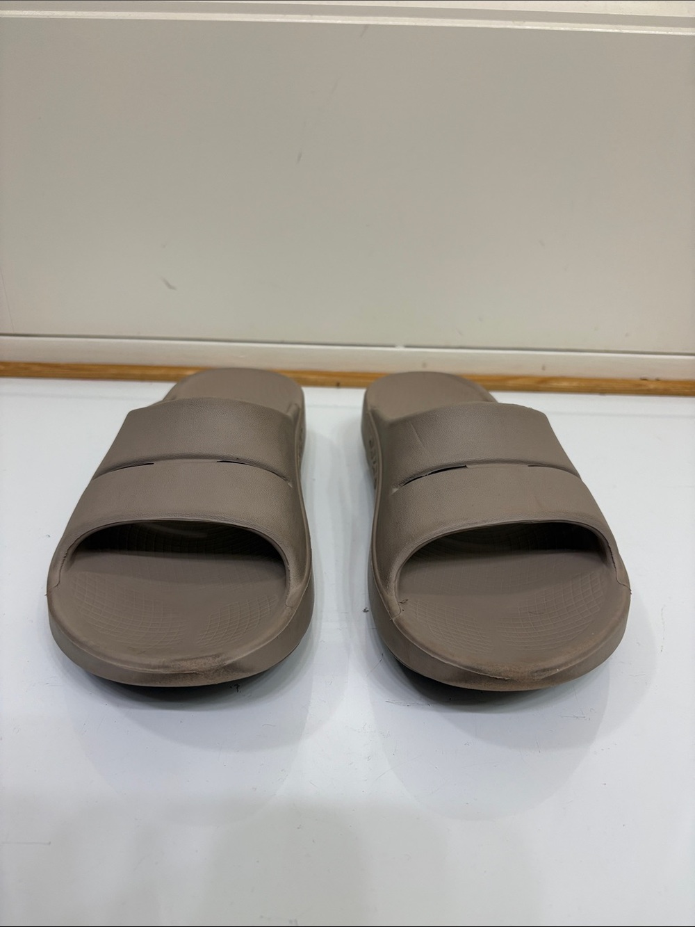 OOFOS Women's Recovery Slide - Taupe Brown - Picture 2 of 9
